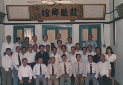 1988 — Association members at 79 Tras Street clubhouse